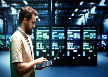 IA E CONSUMO ENERGETICO: UN ALTRO COLPO PER L’AMBIENTE DOPO DATA CENTER E PIATTAFORME STREAMING