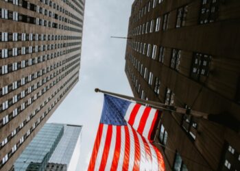 AI CONFINI DELLA PRIVACY: GLI USA VOGLIONO SCANSIONARE OGNI VOLTO AL VALICO