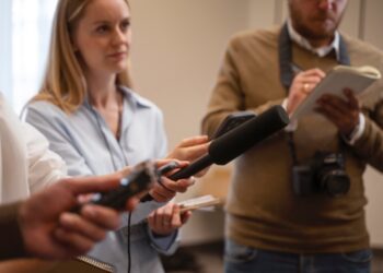 GIORNALISTI E COMUNICATORI PUBBLICI: RUOLI DIVERSI, REGOLE COMUNI