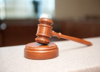 DIRITTO DI CRITICA E SOCIAL MEDIA: LA CASSAZIONE “RICALIBRA” IL REQUISITO DELLA CONTINENZA