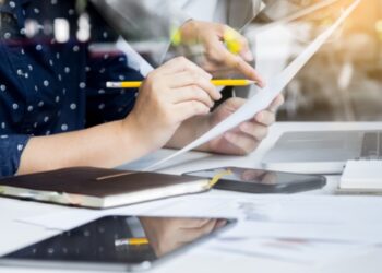 GDPR, LA SEMPLIFICAZIONE DIVIDE: MENO OBBLIGHI PER LE IMPRESE, PIÙ RISCHI PER I DIRITTI