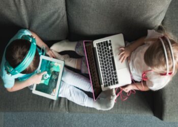 AI E MINORI: I NUOVI RISCHI SECONDO LA RELAZIONE ANNUALE DEL GARANTE