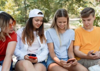 SOCIAL VIETATI AGLI UNDER 16: LA STRETTA GLOBALE PARTE DALL’AUSTRALIA