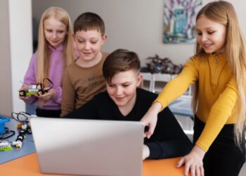 AI E NEURODIVERGENZE: UNA NUOVA GRAMMATICA PEDAGOGICA 