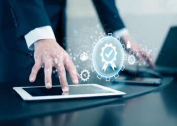 NORME AI SOTTO PRESSIONE: L’UE RESISTE, GLI USA SI SPACCANO