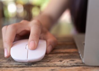 MIC-E-MOUSE: IL MOUSE CHE CI ASCOLTA